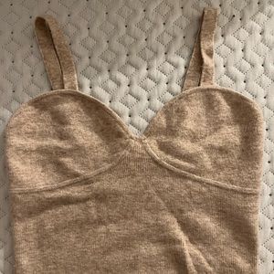 Aritzia Sicily tank top in a side S. Like new, only worn a few times.